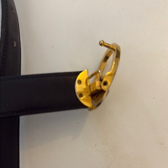 GUCCI Black Leather Belt with Gold Buckle - Picture 3 of 8